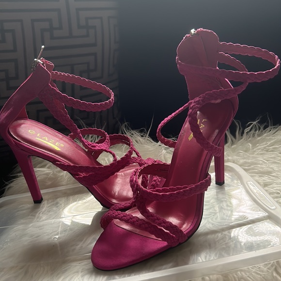 Pink 3 inch heel zipper in the back never worn - Picture 2 of 5